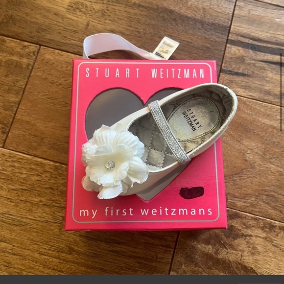 Stuart Weitzman “My First Weitzman” White Floral Baby Shoes - Picture 2 of 8